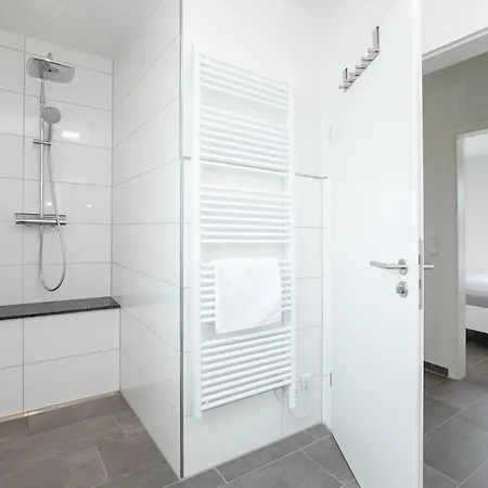 Brenkenhagener Weg 4 7 *